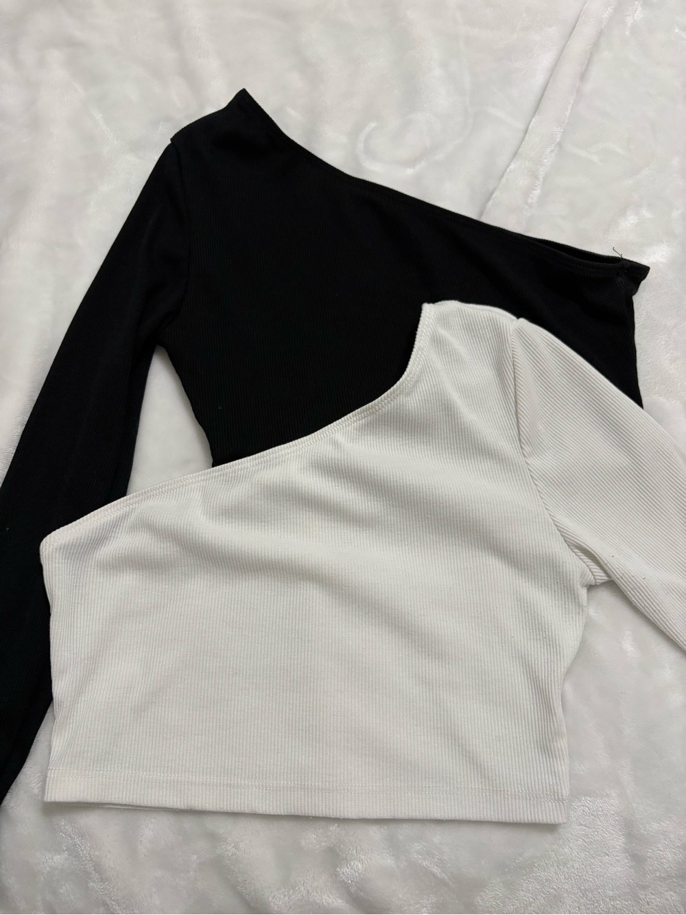 SHEIN Black & White One-Shoulder Ribbed Long Sleeve Tops (2-Pack)